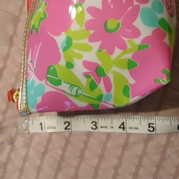 Lilly Pulitzer X Estee Lauder Floral Plastic Cosmetic Bag - Picture 4 of 7